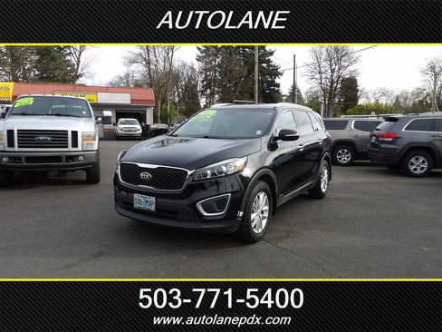 Used 2017 Kia Sorento LX w/ LX Convenience Package image 2