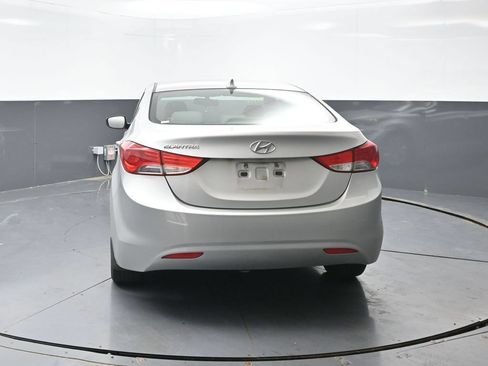 Used 2012 Hyundai Elantra GLS FWD image 9