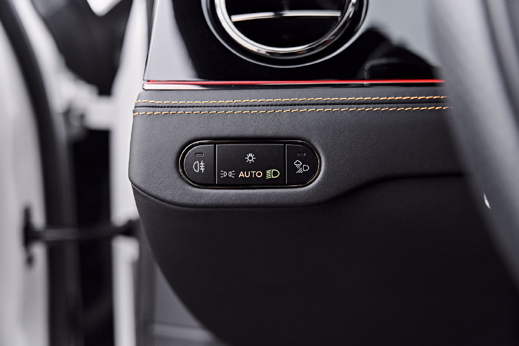 Used 2025 Bentley Flying Spur Plug-In Hybrid AWD/4WD image 51