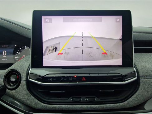 Used 2024 Jeep Compass Latitude image 19