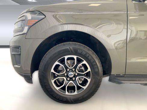 Used 2024 Ford Expedition Max XLT AWD/4WD image 12