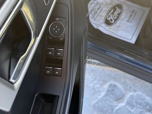 Used 2020 Ford Explorer XLT w/ Equipment Group 202A AWD/4WD image 9