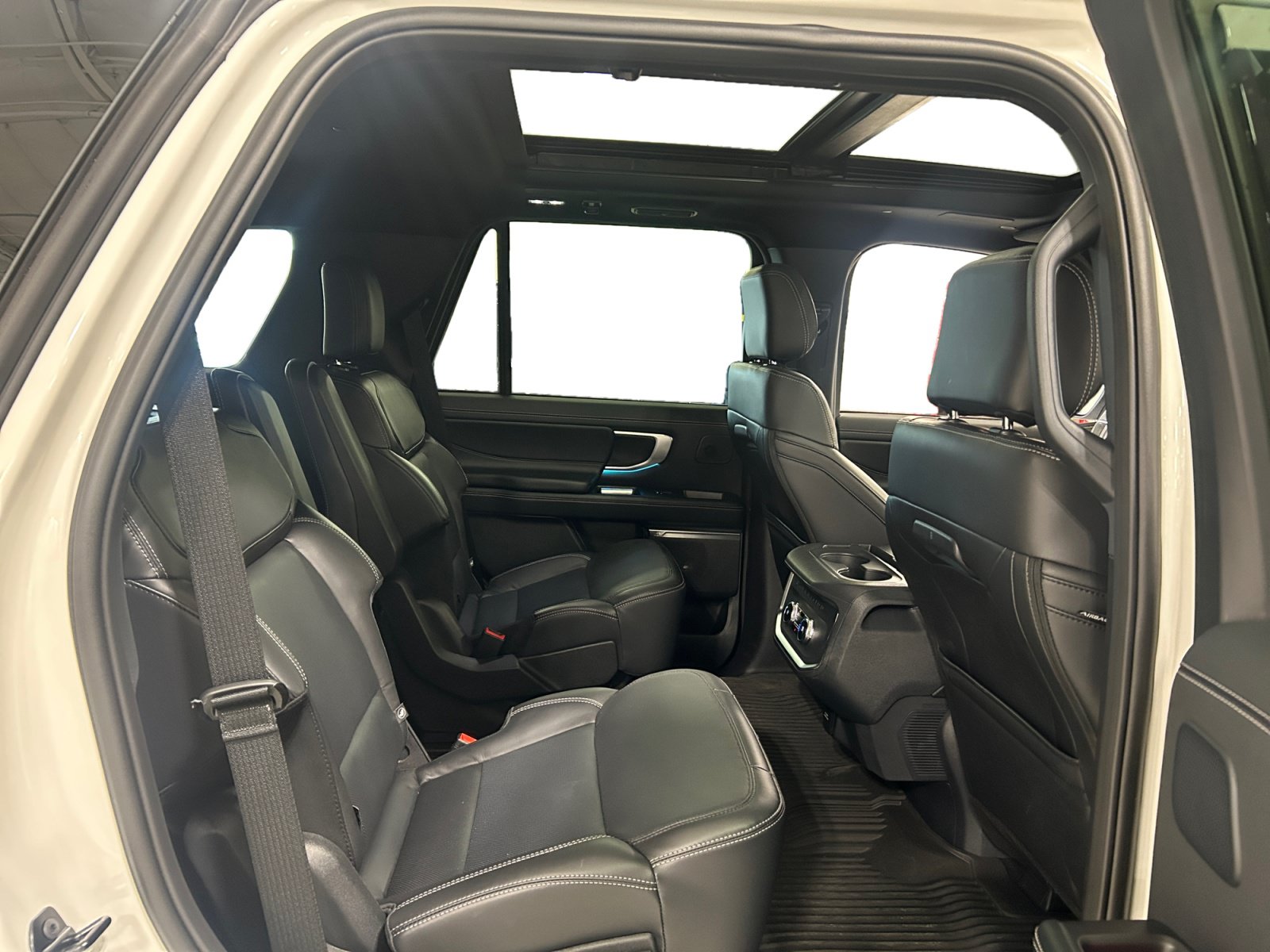 Used 2025 Ford Expedition Platinum w/ Stealth Performance Package AWD/4WD image 23