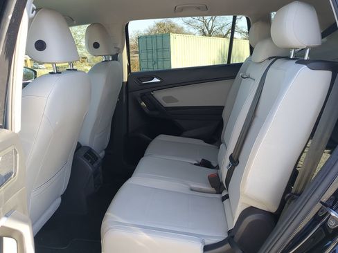 Used 2021 Volkswagen Tiguan SE image 12