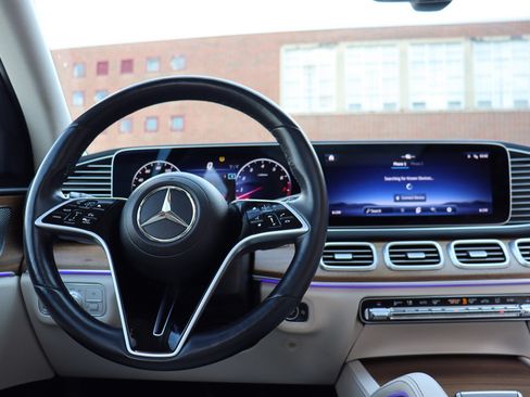 Used 2024 Mercedes-Benz GLS 450 4MATIC image 38