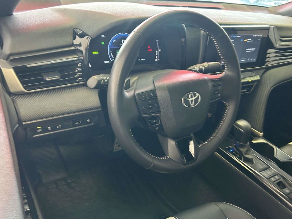 Used 2025 Toyota Camry SE FWD image 13