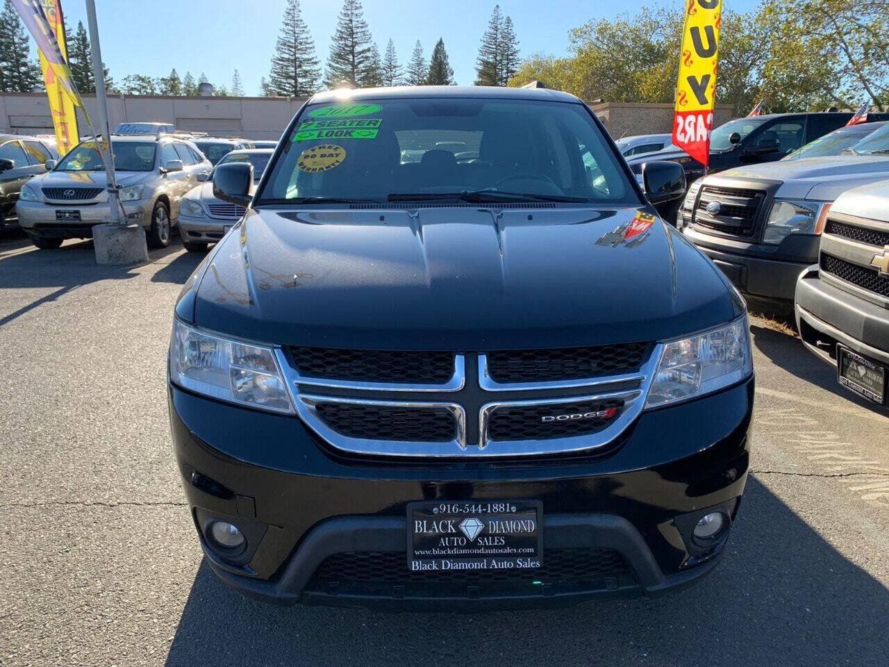 Used 2017 Dodge Journey SXT w/ Comfort/Convenience Group FWD image 2
