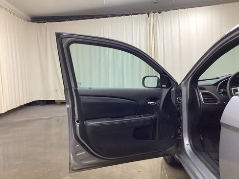 Used 2013 Chrysler 200 Limited image 11