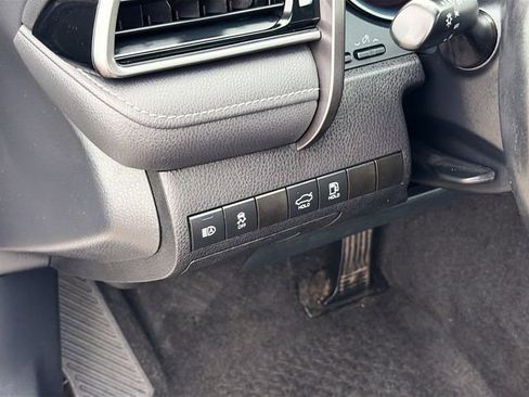 Used 2019 Toyota Camry XSE image 10