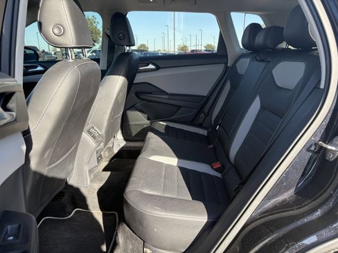 Used 2023 Volkswagen Taos SEL image 15