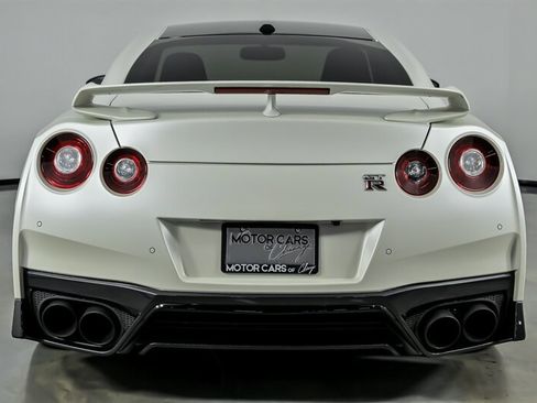 Used 2017 Nissan GT-R Premium AWD/4WD image 11