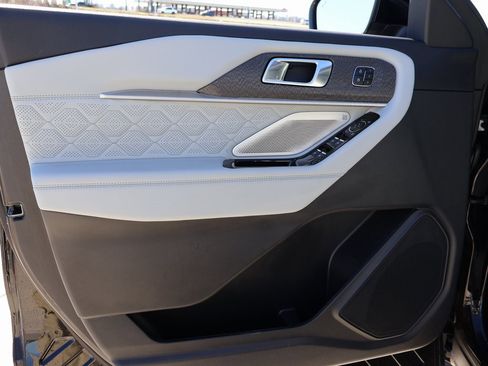 Certified 2025 Ford Explorer Platinum w/ LUX Leather Package image 22