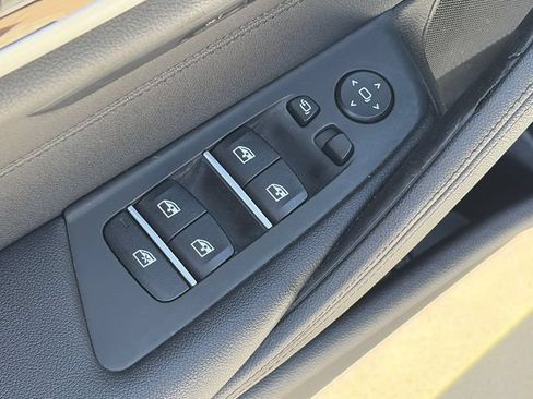 Used 2018 BMW 530e RWD image 18