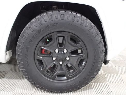 Used 2019 Jeep Grand Cherokee Altitude AWD/4WD image 43
