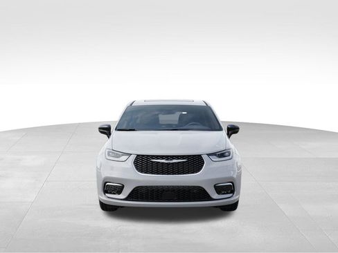 New 2026 Chrysler Pacifica Limited image 6