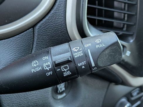 Used 2016 Jeep Cherokee Limited image 24