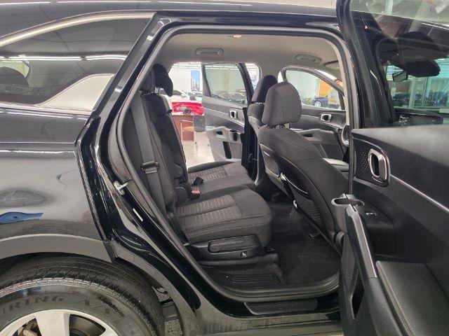 Used 2023 Kia Sorento LX FWD image 32