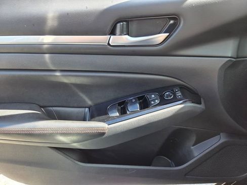 Used 2024 Nissan Altima 2.5 SR FWD image 24