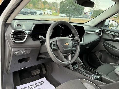Used 2025 Chevrolet TrailBlazer LT image 16