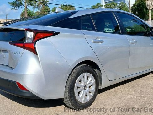 Used 2020 Toyota Prius LE image 5