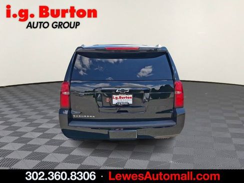 Certified 2019 Chevrolet Suburban LT w/ Luxury Package AWD/4WD image 5