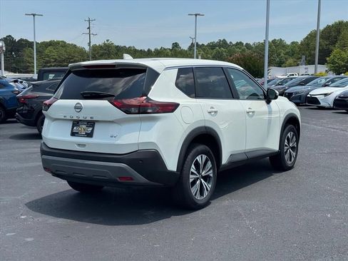 Used 2022 Nissan Rogue SV FWD image 3
