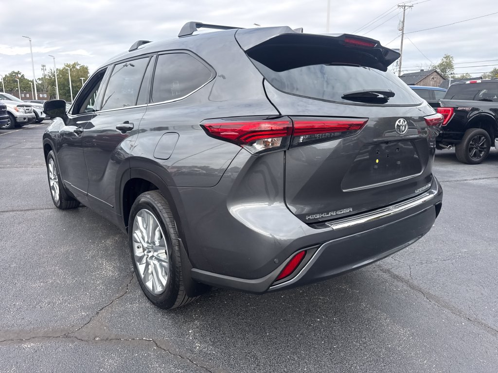 Used 2023 Toyota Highlander Limited AWD/4WD image 9