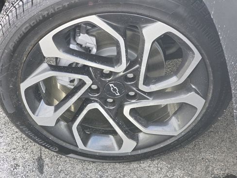 Certified 2025 Chevrolet Trax RS w/ Driver Confidence Package image 32