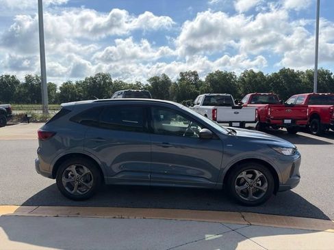 Used 2024 Ford Escape ST-Line w/ Tech Pack #1 FWD image 6