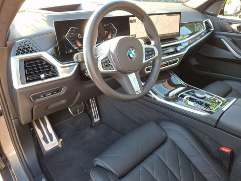 Used 2024 BMW X7 xDrive40i w/ M Sport Package AWD/4WD image 10