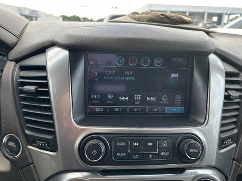 Used 2020 Chevrolet Suburban LT w/ Luxury Package RWD image 18