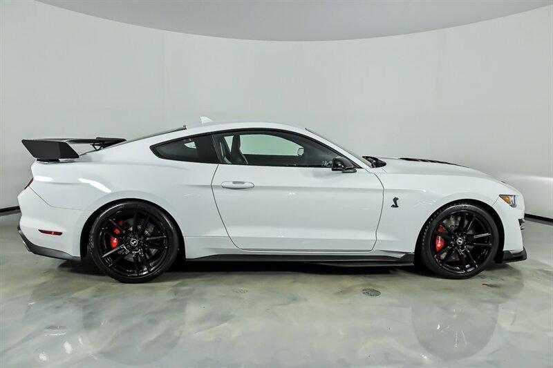 Used 2020 Ford Mustang Shelby GT500 w/ Carbon Fiber Track Pack RWD image 11