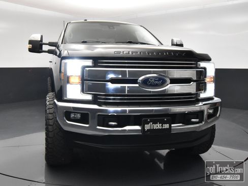 Used 2017 Ford F250 Lariat w/ Lariat Ultimate Package AWD/4WD image 52