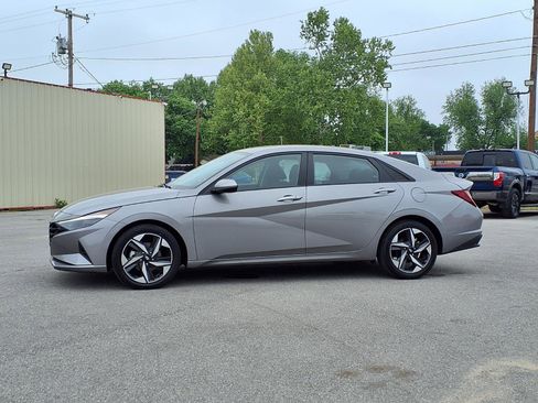 Used 2023 Hyundai Elantra SEL w/ Convenience Package FWD image 18