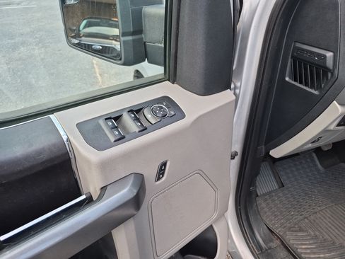 Used 2018 Ford F150 XLT RWD image 11