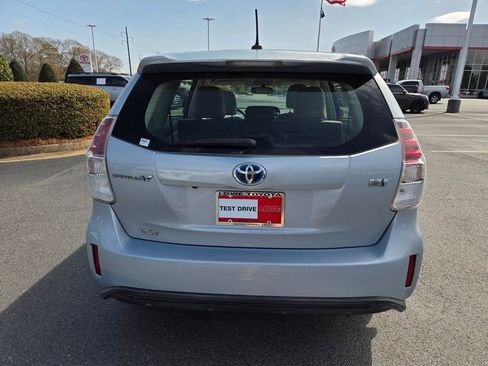 Used 2016 Toyota Prius V Four image 9