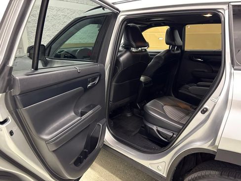 Used 2021 Toyota Highlander XSE AWD/4WD image 29