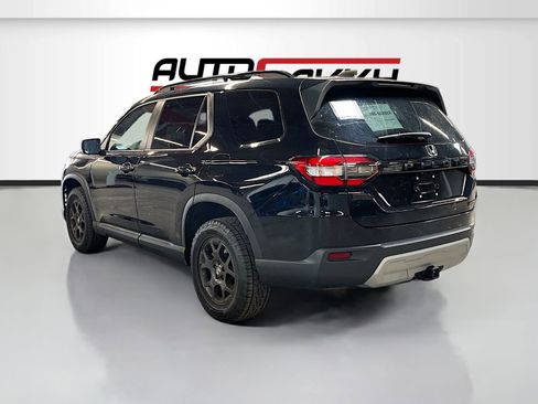 Used 2025 Honda Pilot TrailSport image 5
