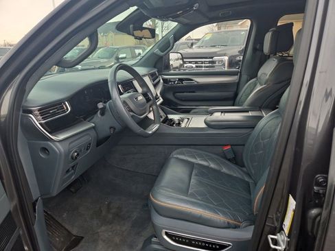 Used 2022 Jeep Grand Wagoneer Series III w/ Rear Seat Video Group 1 image 2