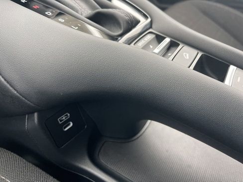 Used 2025 Honda HR-V LX image 15