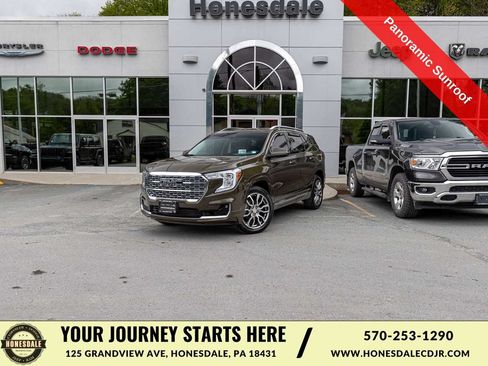 Used 2023 GMC Terrain Denali AWD/4WD image 1