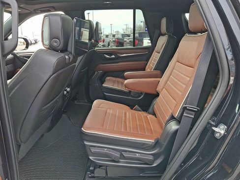 Used 2023 GMC Yukon Denali Ultimate image 10