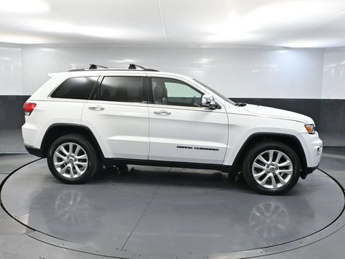 Used 2017 Jeep Grand Cherokee Limited w/ Trailer Tow Group IV AWD/4WD image 3