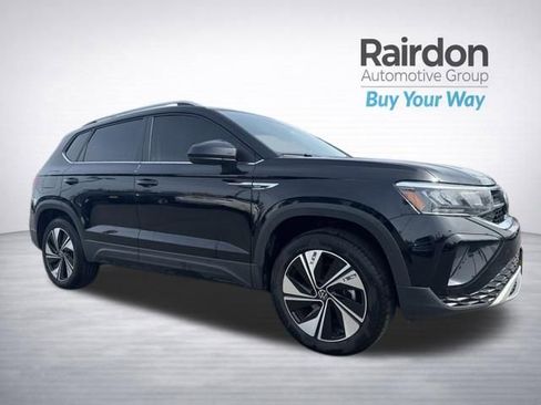 Used 2024 Volkswagen Taos SE image 1