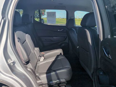 Used 2023 GMC Acadia SLT w/ Preferred Package FWD image 27