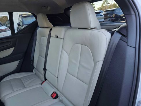 Certified 2023 Volvo XC40 B5 Ultimate w/ Protection Package Premier image 17