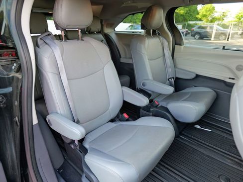 Used 2023 Toyota Sienna Limited AWD/4WD image 30