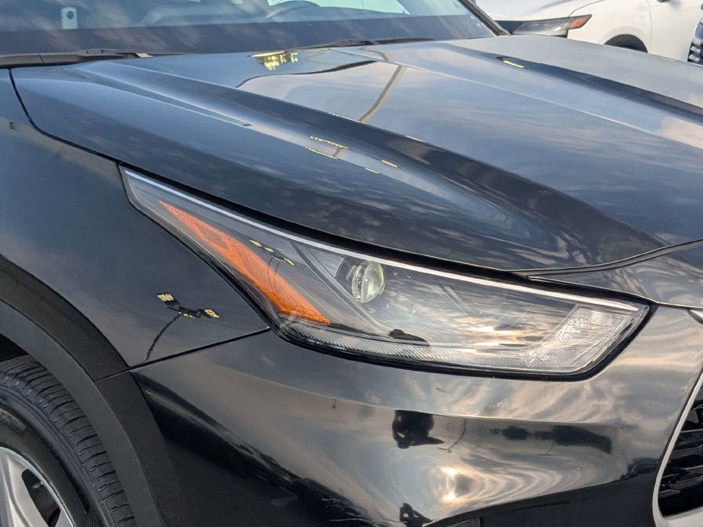 Used 2025 Toyota Highlander LE FWD image 12