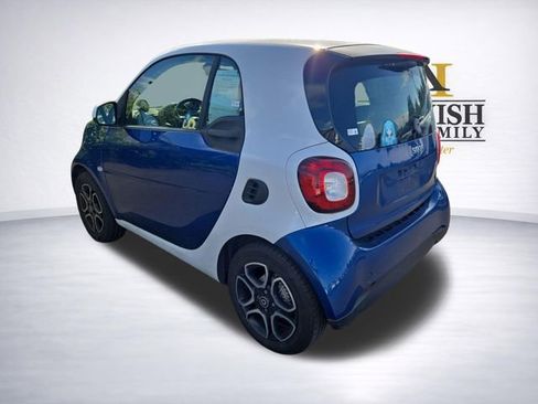 Used 2016 smart fortwo passion RWD image 5