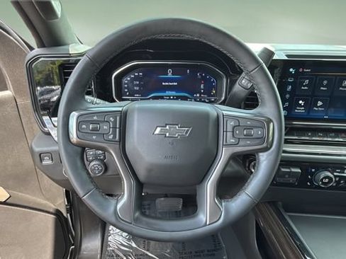 Used 2024 Chevrolet Silverado 2500 ZR2 w/ Technology Package AWD/4WD image 13